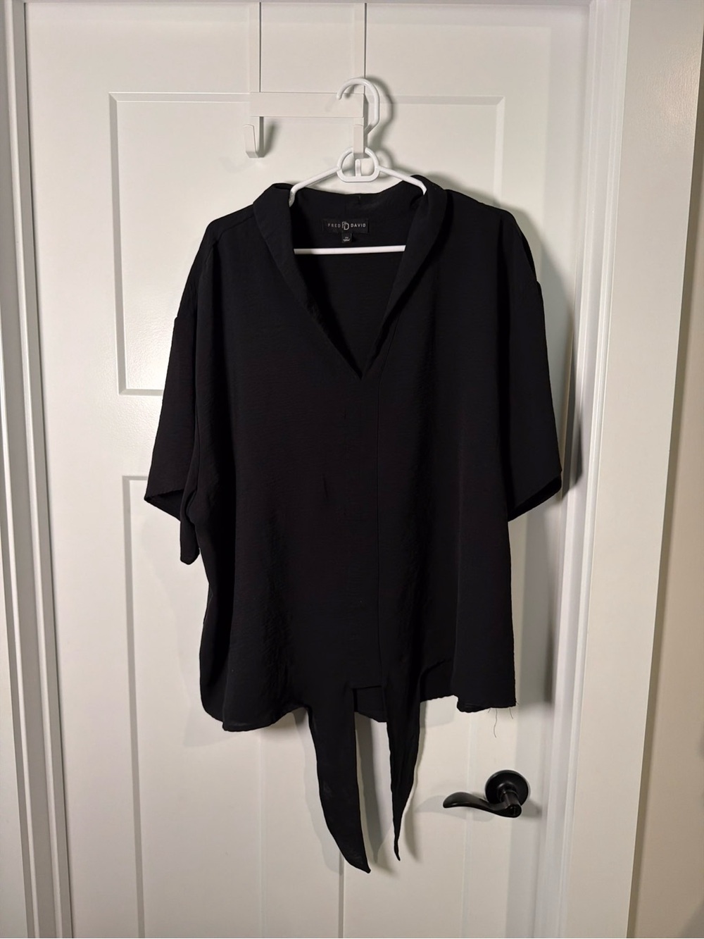 Vince Camuto Black V-Neck Tie-Front Tunic Top